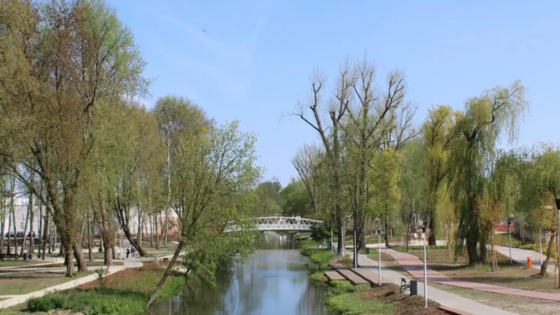 Riverside_Paths_04