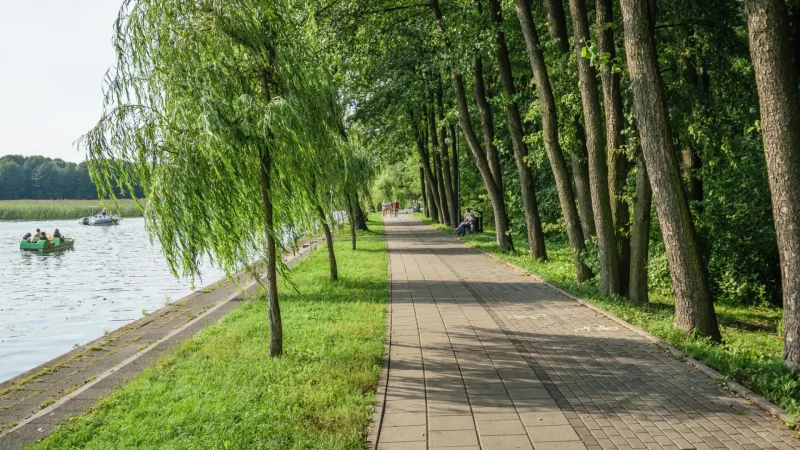 Riverside_Walking_Paths_04