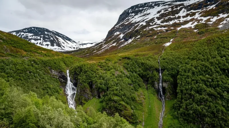 Rjukanfossen – Waterfall surroundings(3)