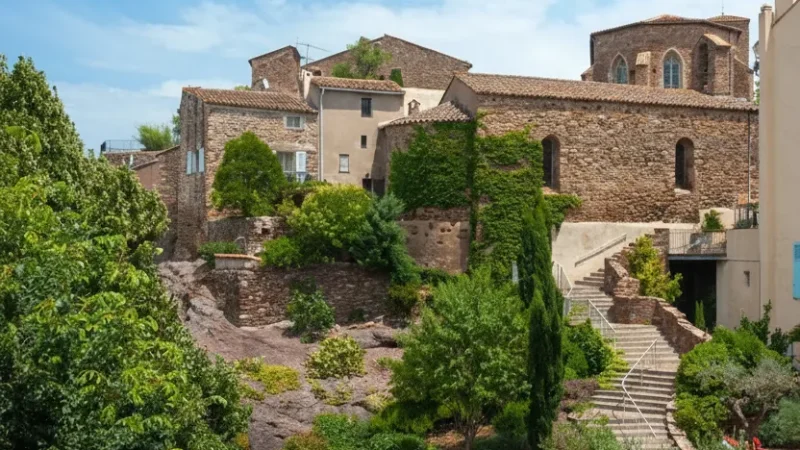 Roquebrune-sur-Argens – Historic village and rock formations(3)
