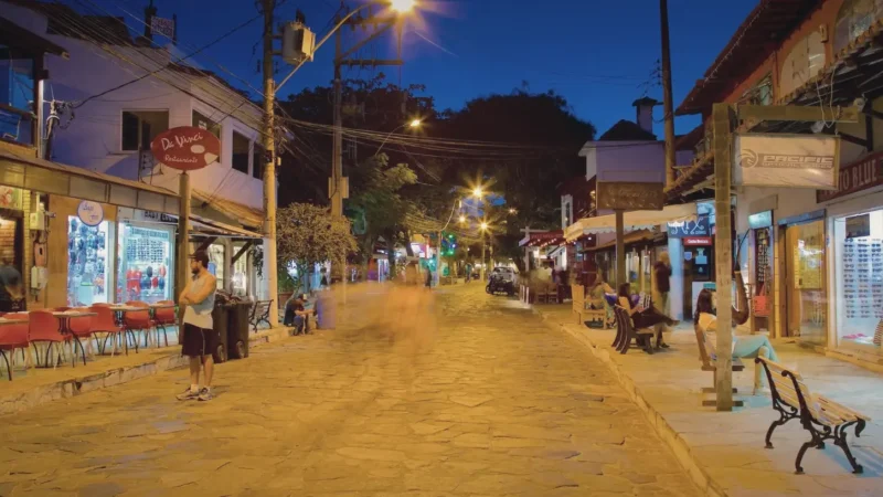 Rua das Pedras – Main street with shops and cafés(8)
