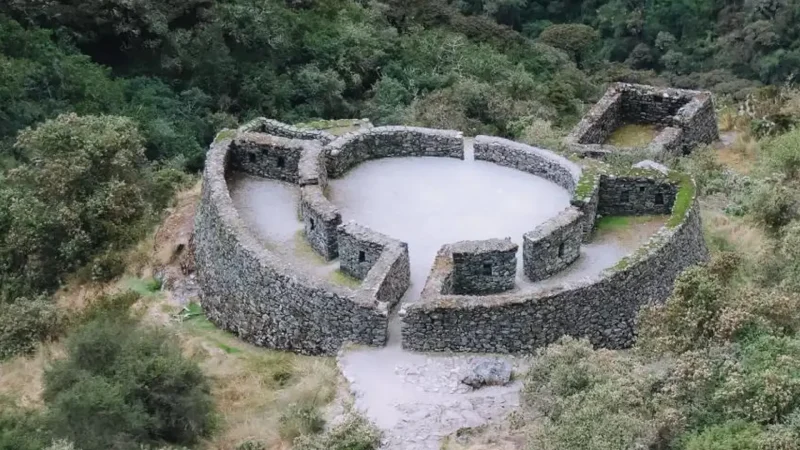 Runkurakay_–_Circular_Inca_ruin_site__03