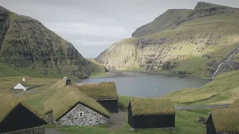 Saksun Village – Mountain-surrounded settlement(4)