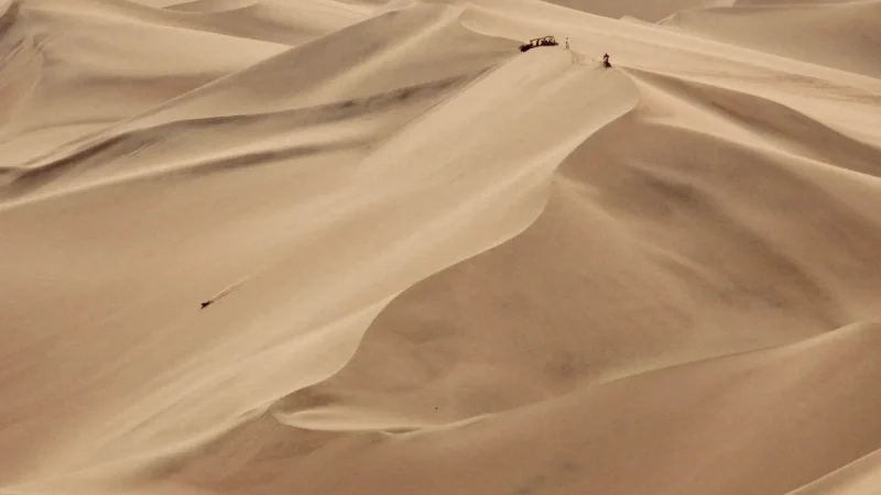 Sand_Dunes_–_High_dunes_surrounding_the_oasis__03