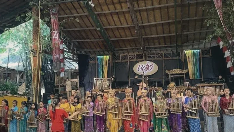 Saung Angklung Udjo(2)