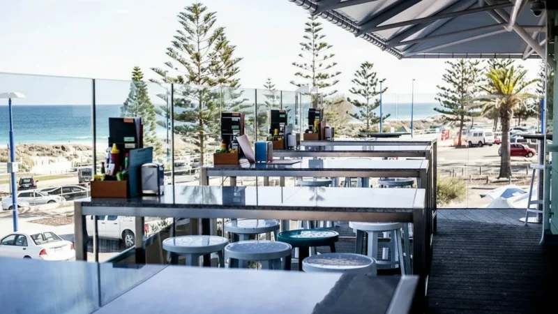 Scarborough Beach – Surfing & cafés(2)