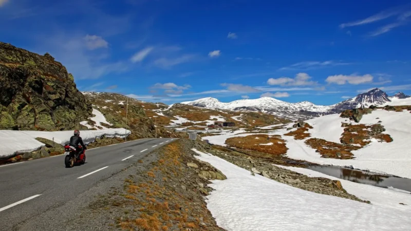 Scenic Mountain Roads – Drives through alpine landscapes(3)