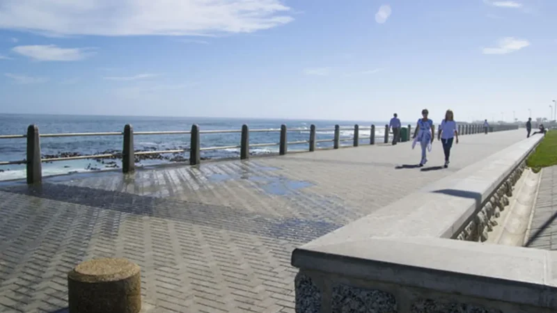 Sea_Point_Promenade_тАУ_Coastal_walking_route_02
