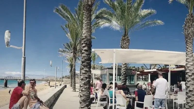 Seaside Cafés – Dining Spots(4)