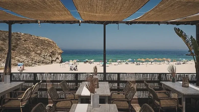 Seaside Cafés – Relaxed dining spots(2)