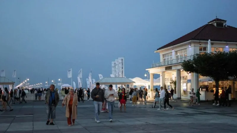 Seaside_Promenade_04