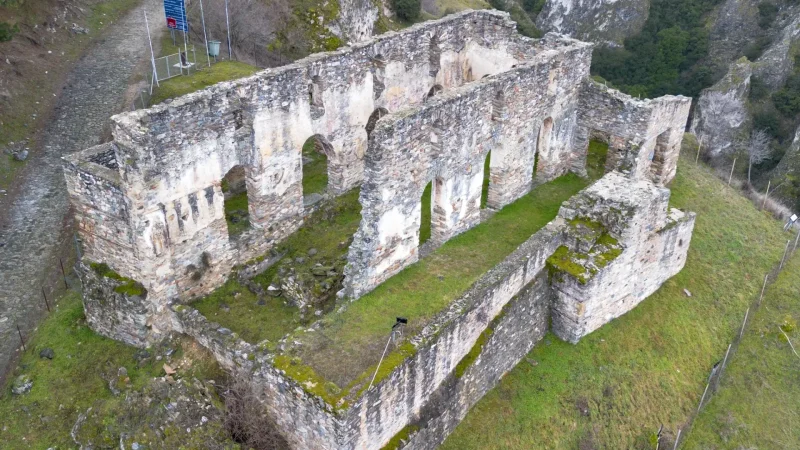 Servia_Castle_03