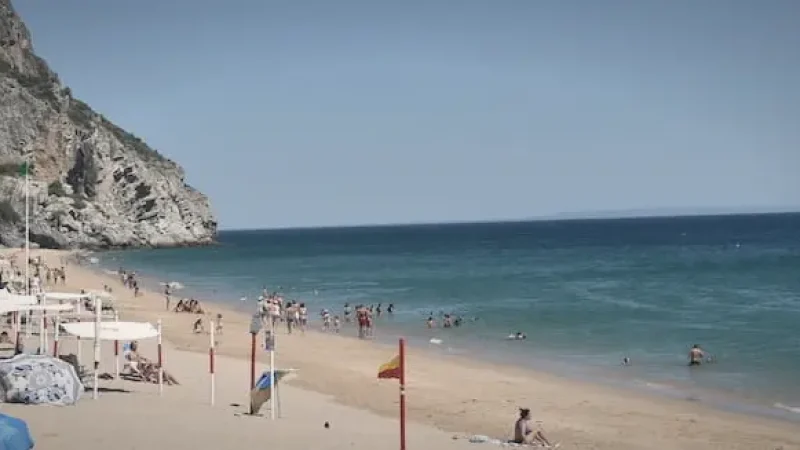 Sesimbra Beach – Calm waters(2)