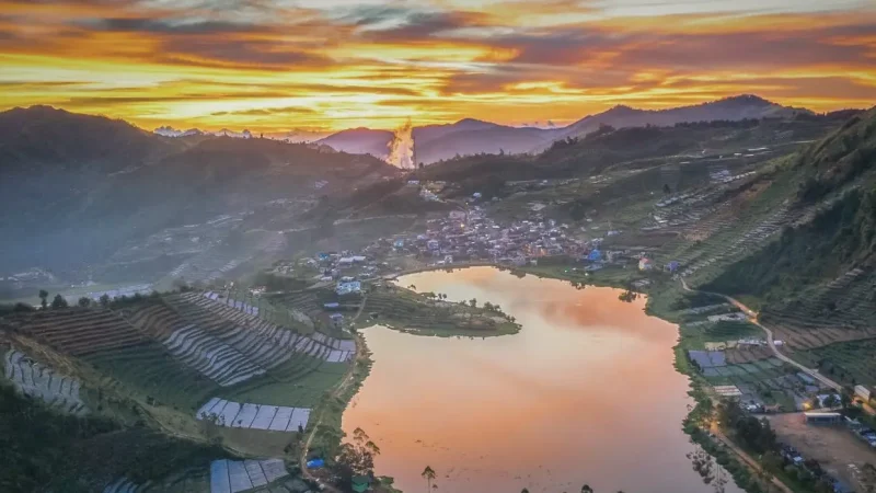 Sikunir Hill (near Dieng)(2)