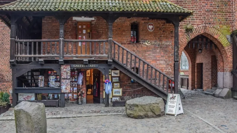 Souvenir_Shops_01