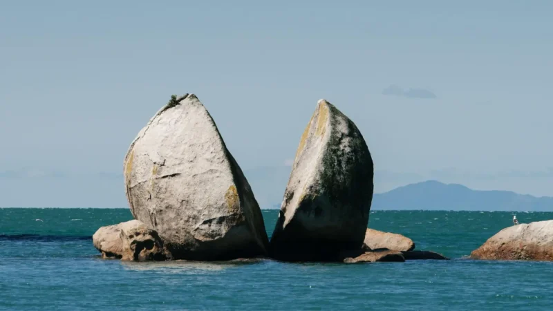 Split_Apple_Rock_тАУ_Iconic_Coastal_Formation_04
