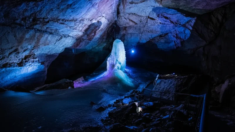 Stairway Paths – Guided Cave Routes(4)