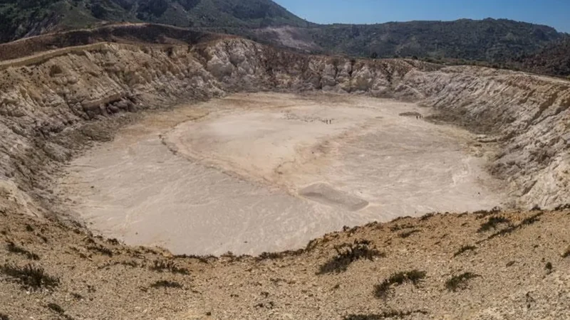 Stefanos_Crater_02