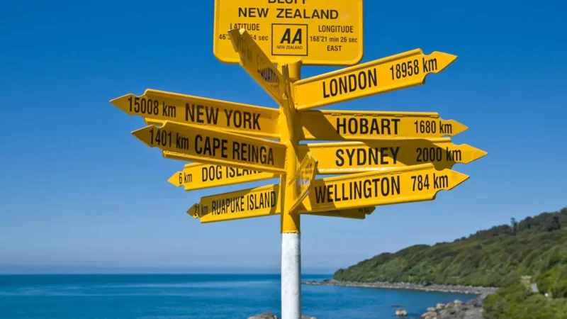 Stirling_Point_тАУ_Southern_landmark_and_signpost_01