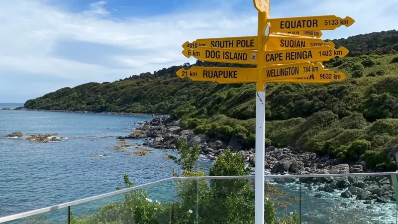 Stirling_Point_тАУ_Southern_landmark_and_signpost_02