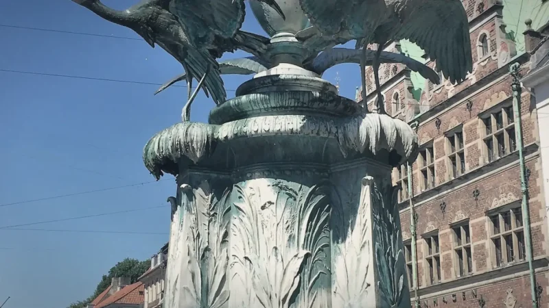 Stork Fountain – Historic landmark(3)