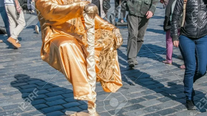 Street Performers – Cultural Street Life (Old Town Square Prague)(2)