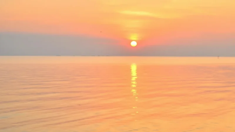 Sunrise Viewpoints – Morning Light on Water(3)