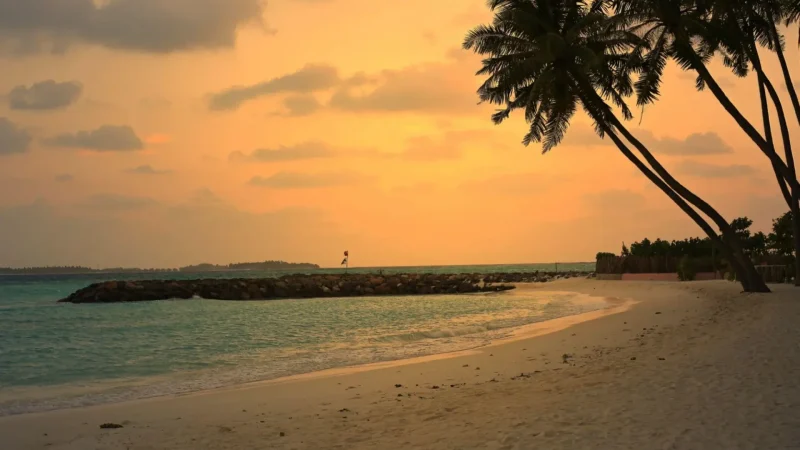 Sunrise_Beach_–_Morning_ocean_views__04
