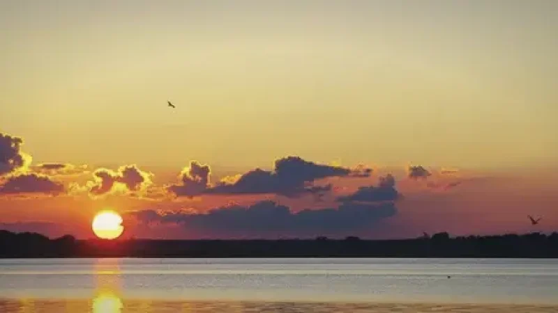 Sunset Viewing Areas – Evening light over the lake(5)