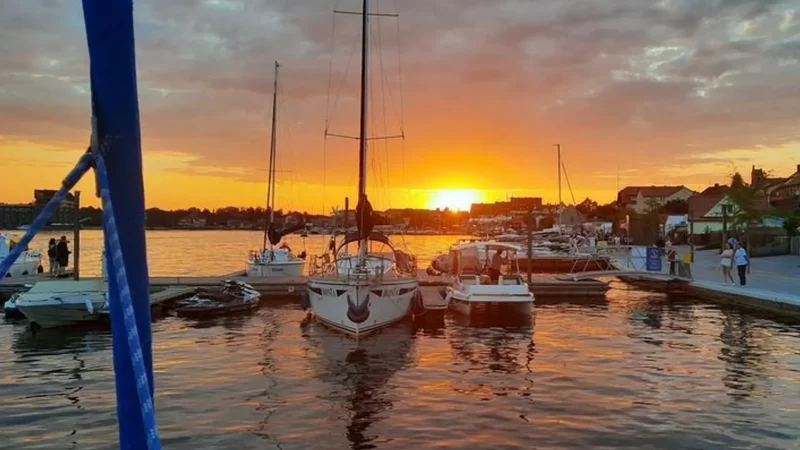 Sunset_Lakeside_Areas_02
