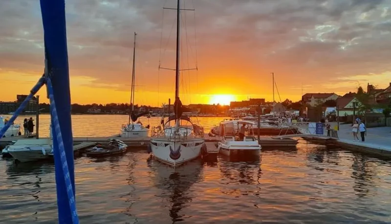 Sunset_Lakeside_Areas_02