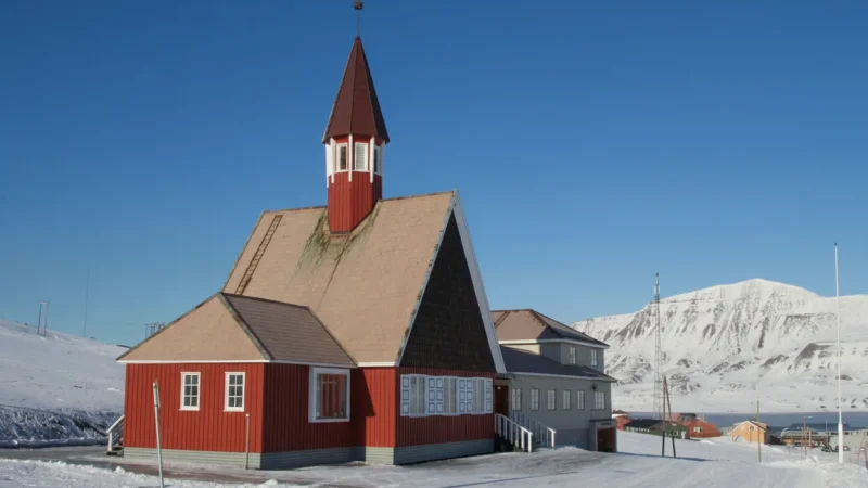 Svalbard Church – Northernmost church in the world(6)