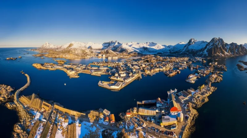 Svolvær Harbor Area – Main Island Town Atmosphere(3)