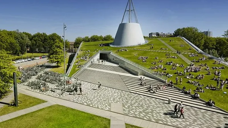 TU_Delft_Campus_&_Botanical_Garden_04