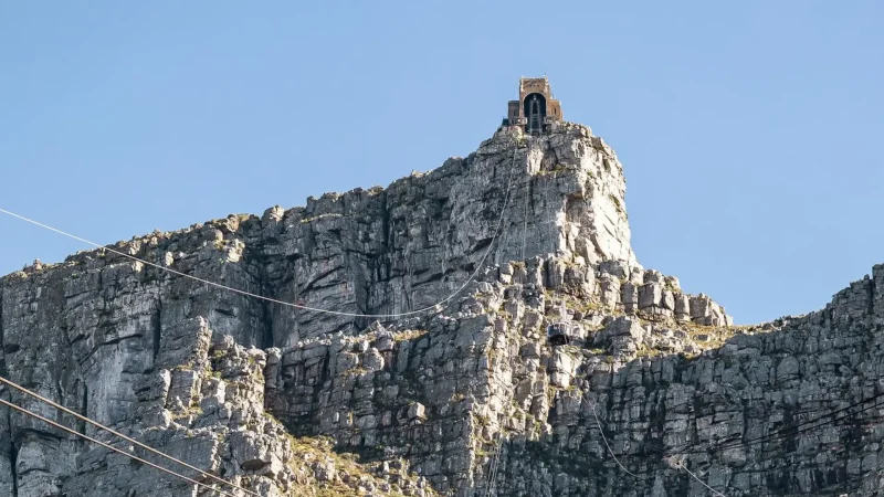 Table_Mountain_тАУ_World-famous_flat-topped_mountain_with_panoramic_views_01