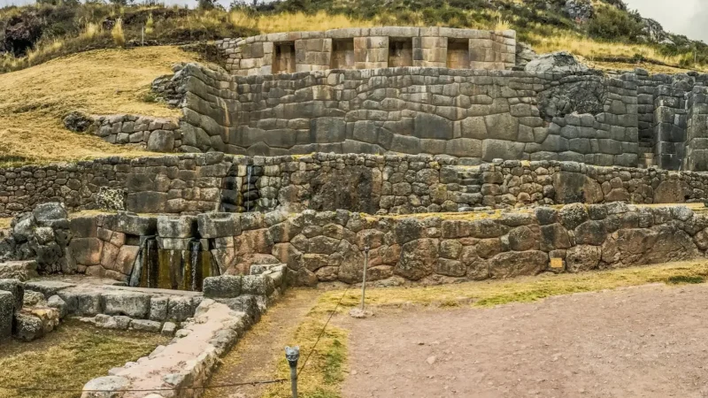 Tambomachay_–_Inca_water_temple__02
