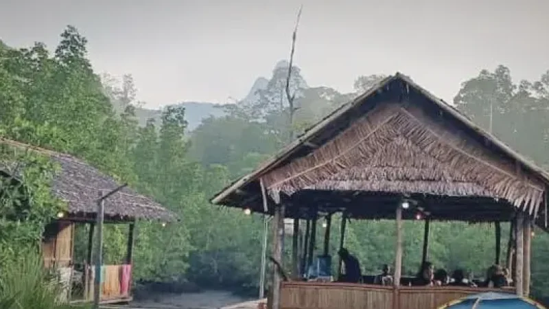 Teluk Mayalibit – Mangroves & culture(1)