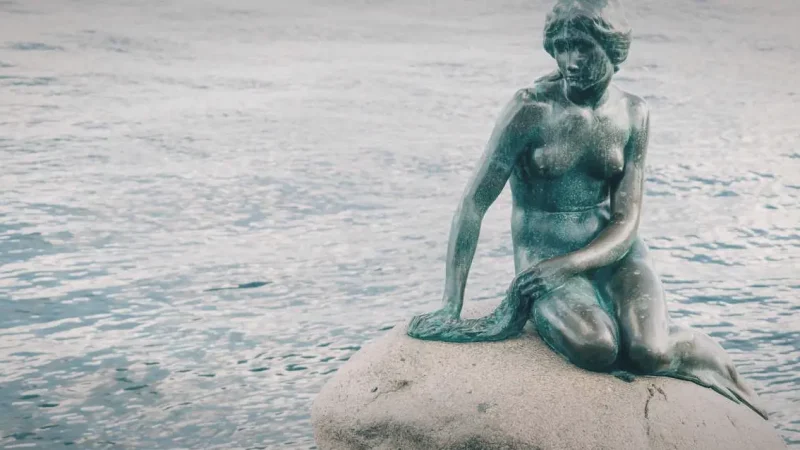 The Little Mermaid Statue – Iconic seaside sculpture(3)