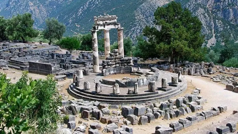 Tholos_of_Athena_Pronaia_01