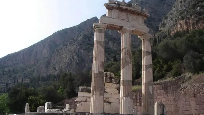 Tholos_of_Athena_Pronaia_02