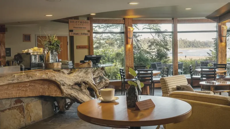 Tofino Boardwalk Area – Shops & cafés(4)