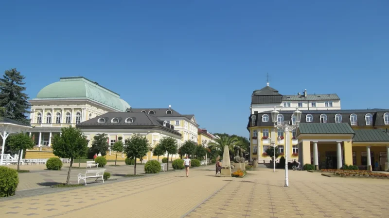 Town Square – Central Calm Area(4)