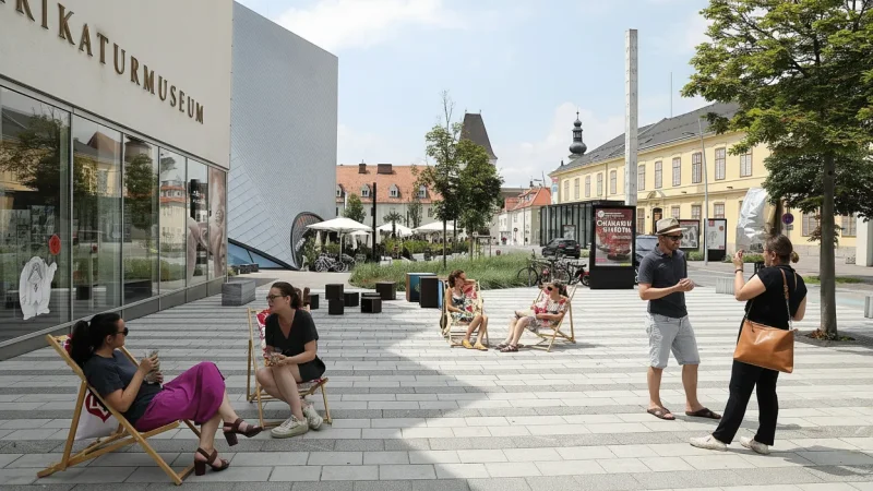 Town Squares – Cafés and local life(2)