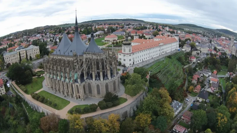 Town Squares – Quiet public spaces(3)