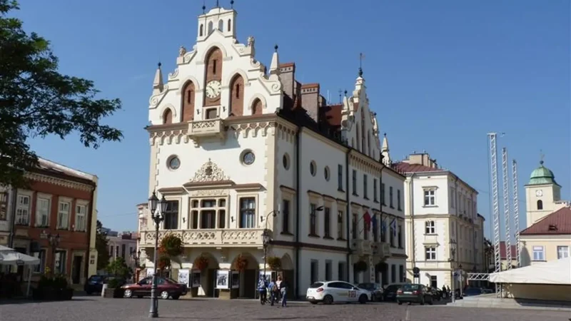 Town_Hall_01