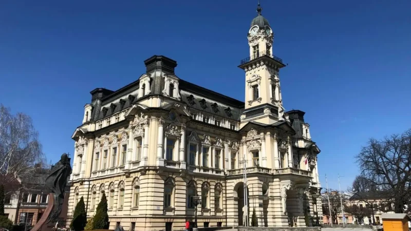 Town_Hall_02