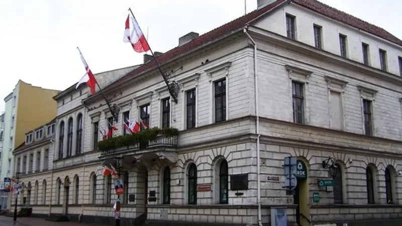 Town_Hall_03