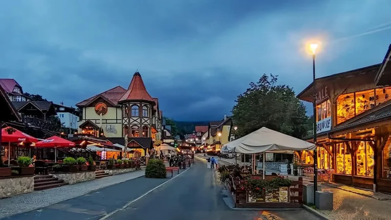 Town_Promenade_03