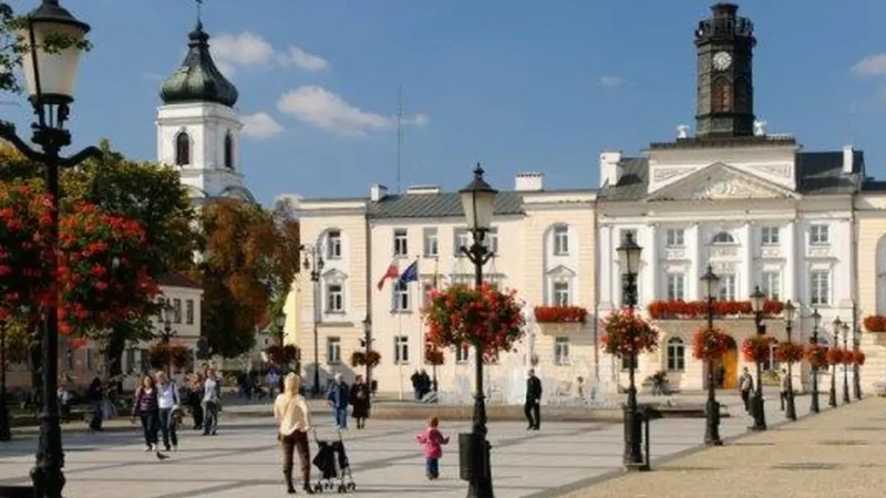Town_Square_02