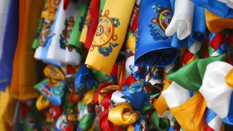 Traditional Tibetan Shops – Religious items and crafts(3)